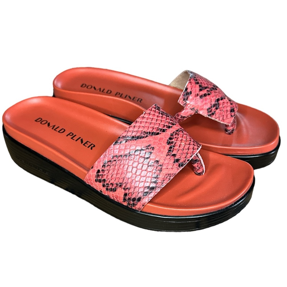 New Women's Donald Pliner Thong Platform Sandal Coral Snake Print size 5M